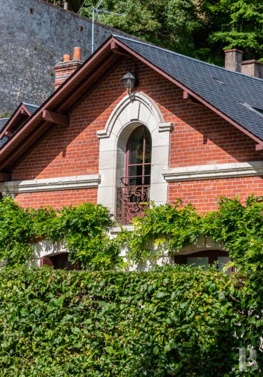Sur les bords de Loire à l’est de Tours, les dépendances d’un manoir du 18e siècle et son jardin labellisé « remarquable » - photo  n°2